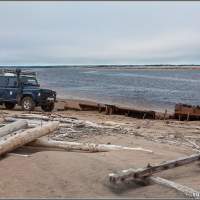 Land Rover Defender 110 в устье реки Варзуга 2