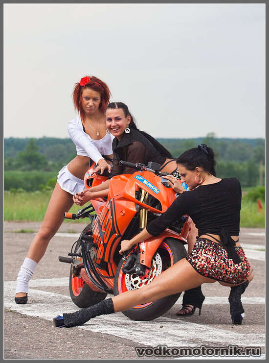Девушки мотоцикл