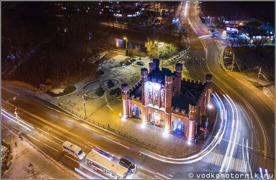 Королевские ворота зимней ночью