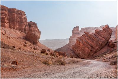 Казахстан. Въезд в Чарынский каньон
