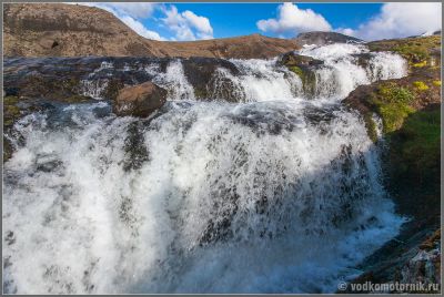 Исландия. Придорожный водопад на дороге N1
