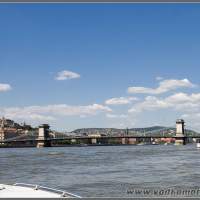 Мост по курсу. Венгрия, Будапешт, Дунай.