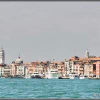 Вид на город. Италия, заход на катере в Венецию.
