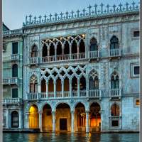 Красивый дом подтопило. Италия, на катере по Венеции.