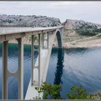 Мост на материк. Хорватия, остров Крк Малиньска на катере