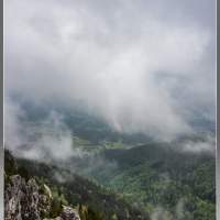 Туманности по горным склонам. Словения гора Голте Golte.