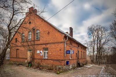 Здание почты в поселке Невское