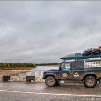 Дефендер 110 на мосту через Кижмолу Автопутешествие по России
