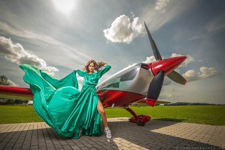 Фотосессия девушки с самолетом – Калининград